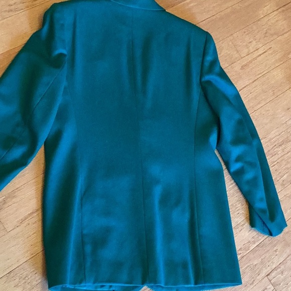 Requirements 1 button jacket size 10 in a gorgeous shade of green. lined. - Picture 10 of 10